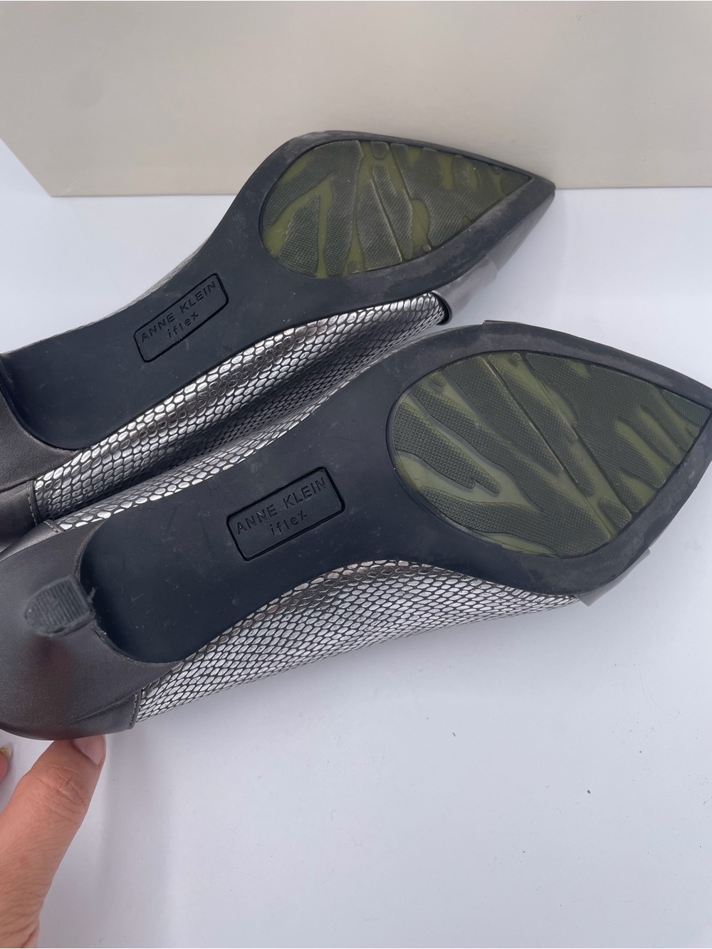Anne Klein iFlex Women’s Pointed Toe Kitten Heel Pumps Gray Pewter Textured 7.5 - Picture 8 of 12